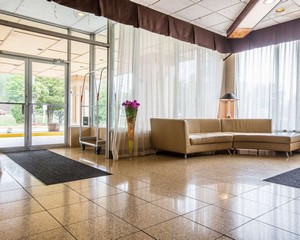 Hotel QUALITY INN & CONFERENCE CENTER