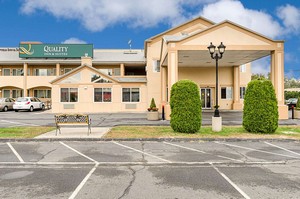 Hotel QUALITY INN & SUITES NORTHAMPTON- AMHERST