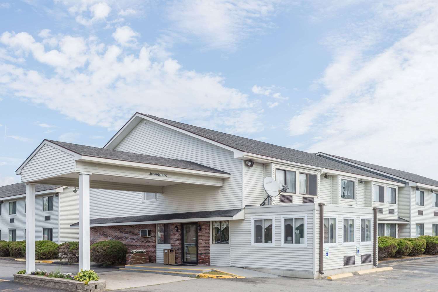 Hotel SUPER 8 BY WYNDHAM PORTLAND/WESTBROOK AREA