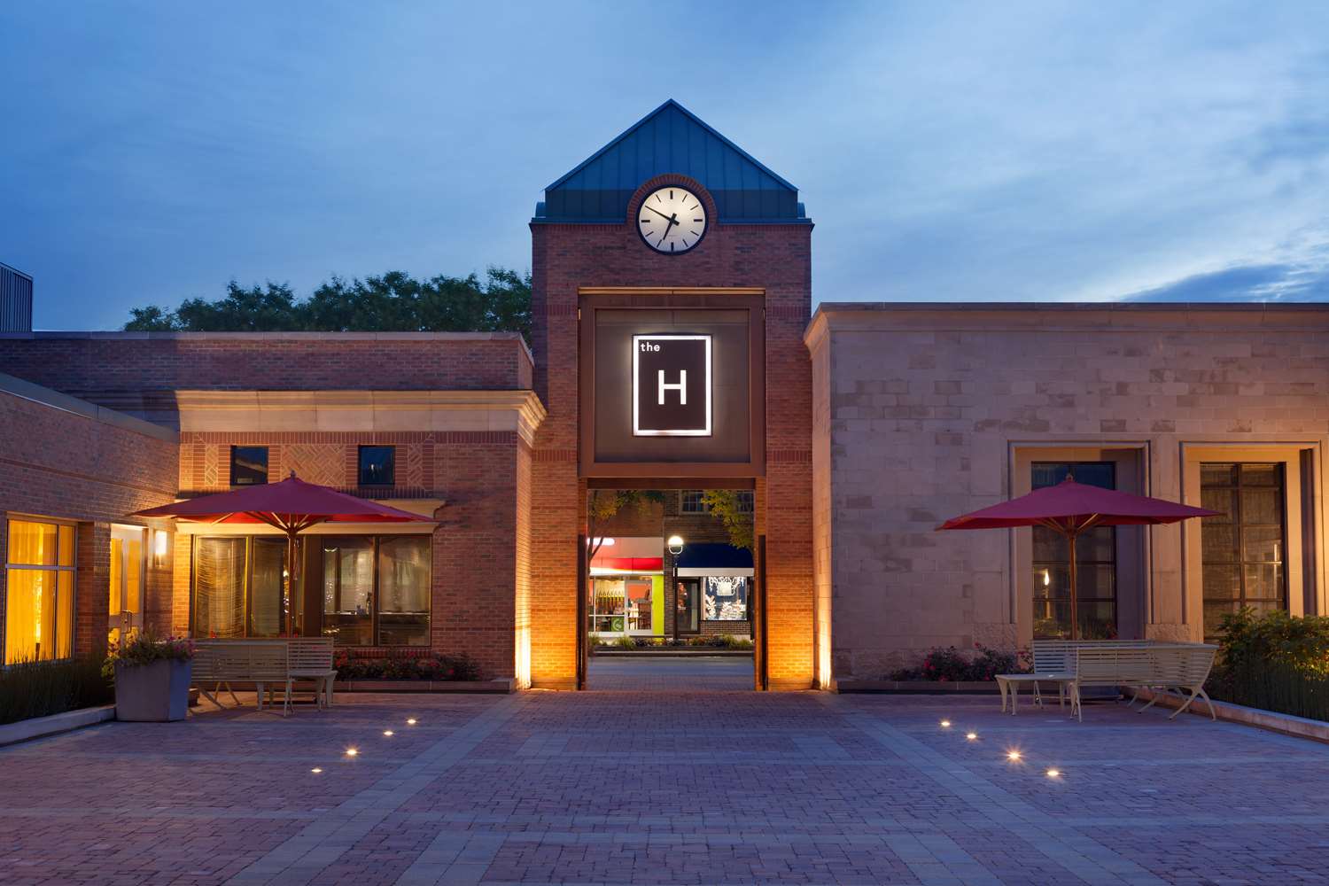 Hotel THE H HOTEL