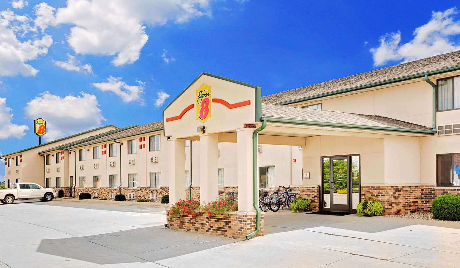 Hotel SUPER 8 ST. JAMES