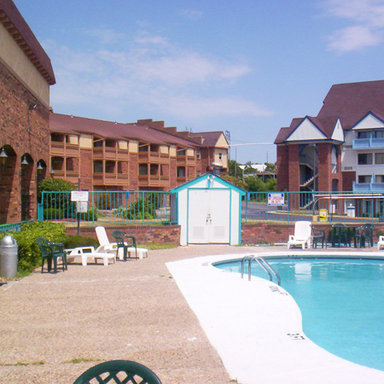 Hotel CAPITAL CENTER INN