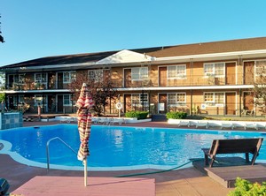 Hotel BUDGET HOST EAST END RIVERHEAD