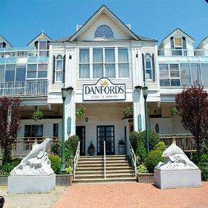 Hotel DANFORDS HOTEL AND MARINA