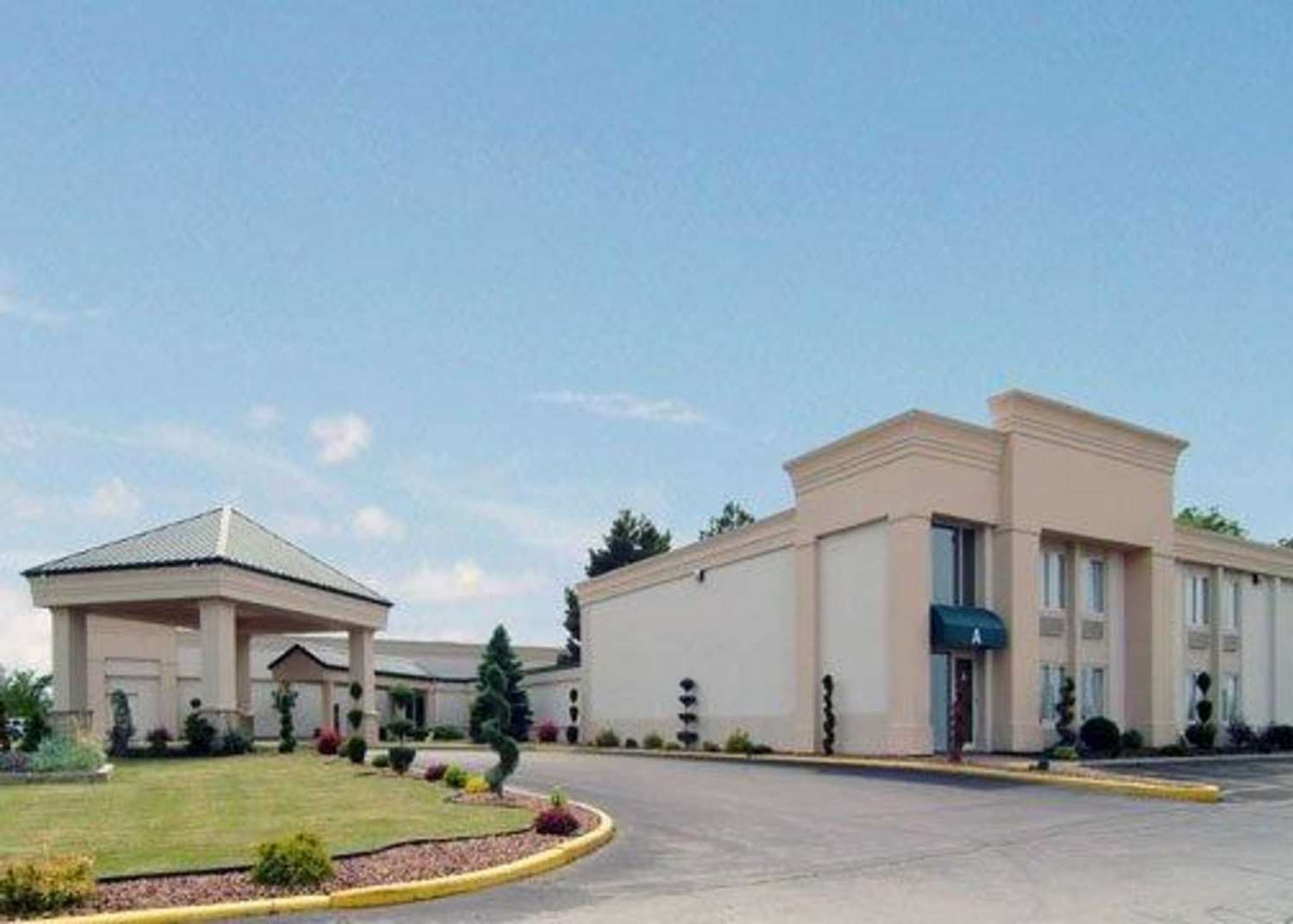 Hotel QUALITY INN AND CONFERENCE CENTER