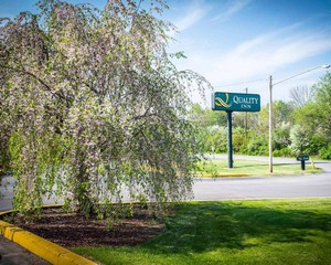 Hotel QUALITY INN NEW COLUMBIA-LEWISBURG