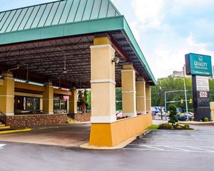 Hotel QUALITY INN & SUITES CONFERENCE CENTER