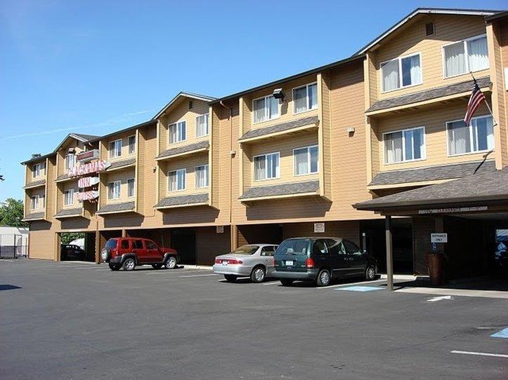 Hotel CLACKAMAS INN AND SUITES