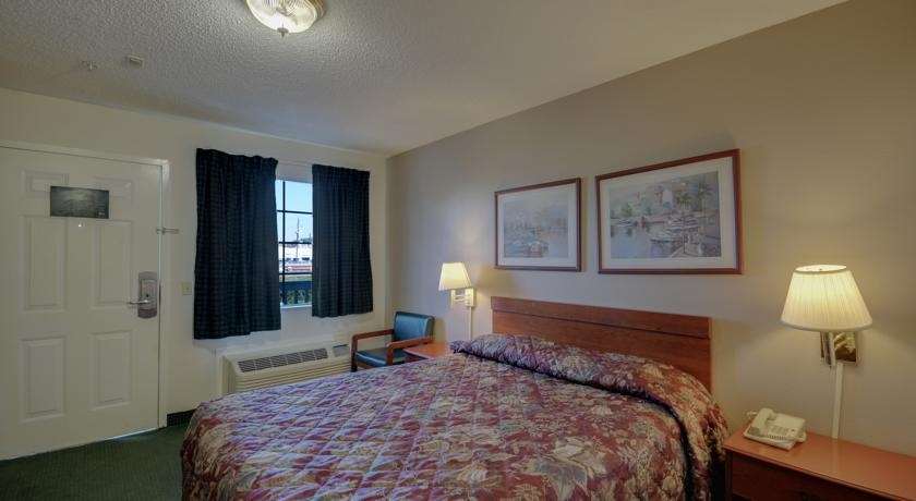 Hotel INTOWN SUITES CLEARLAKE