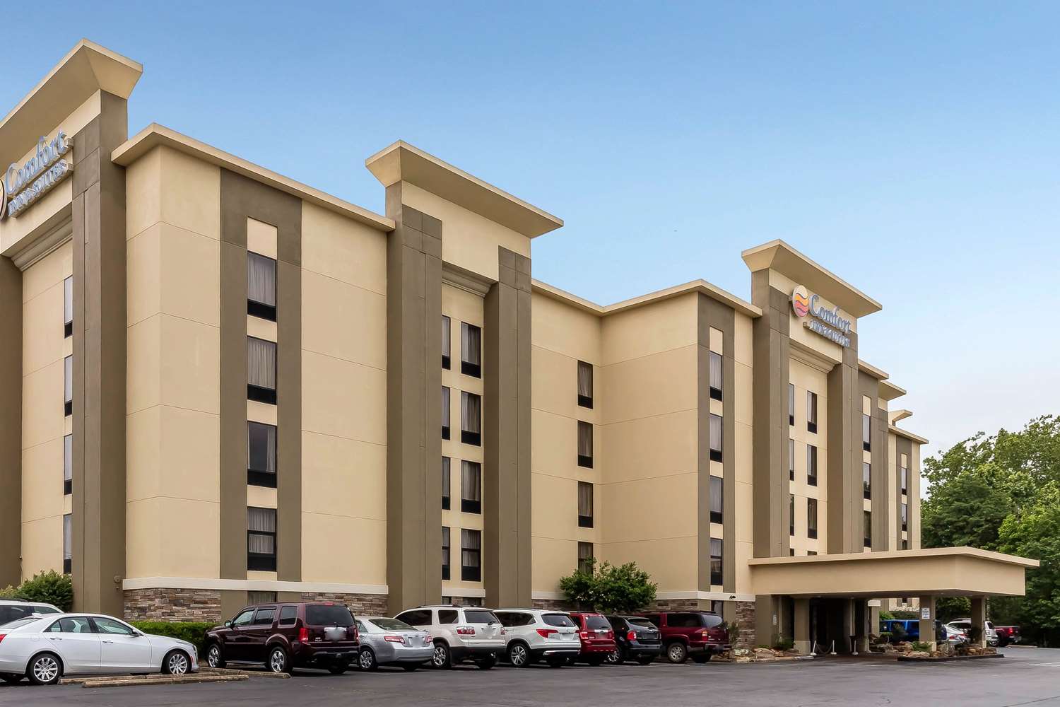Hotel COMFORT INN & SUITES AIRPORT