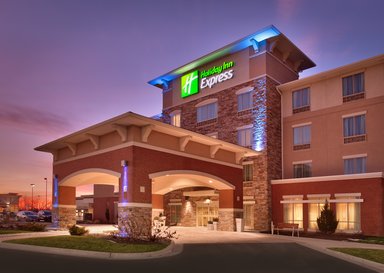 Hotel HOLIDAY INN EXPRESS & SUITES OVERLAND PARK