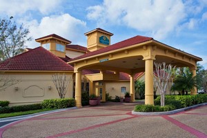 Hotel LA QUINTA INN & SUITES USF (NEAR BUSCH GARDENS)