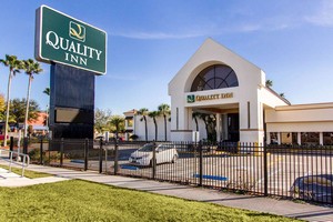 Hotel QUALITY INN & CONFERENCE CENTER