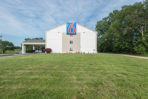 Hotel MOTEL 6 LAWRENCE KS