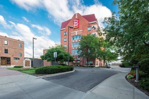 Hotel RED ROOF PLUS+ COLUMBUS DOWNTOWN CONVENTION CENTER