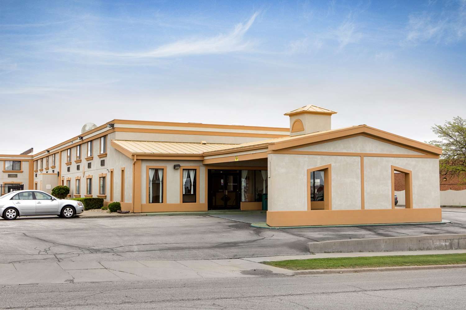 Hotel QUALITY INN & SUITES