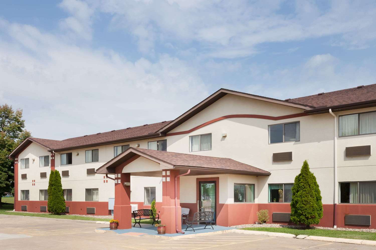 Hotel SUPER 8 WASHINGTON/PEORIA AREA