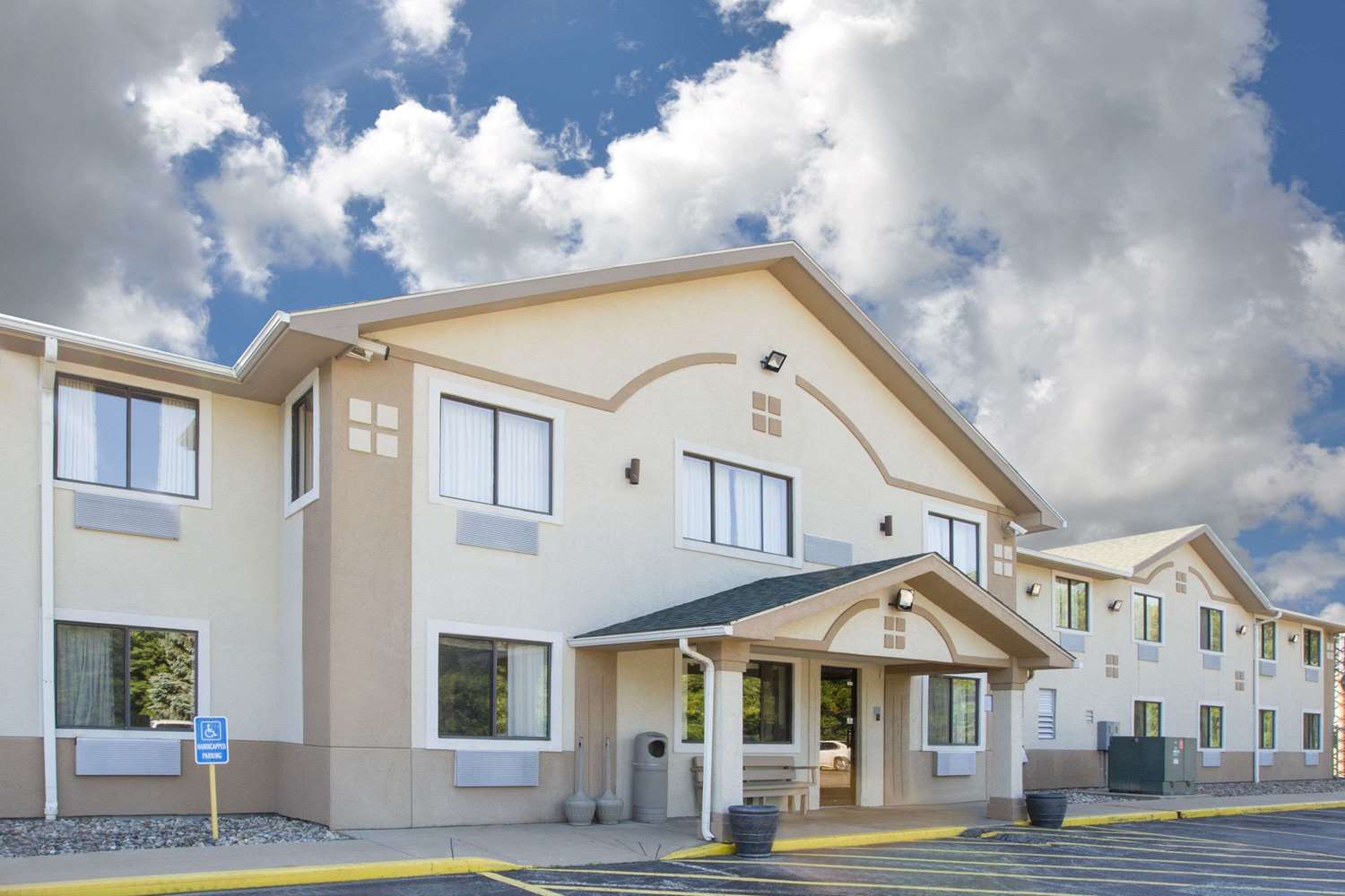 Hotel SUPER 8 BY WYNDHAM HOWE