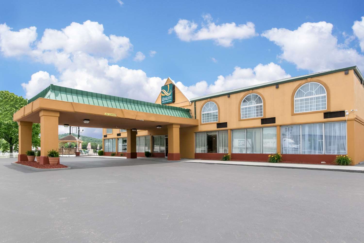 Hotel QUALITY INN & SUITES HORSE CAVE
