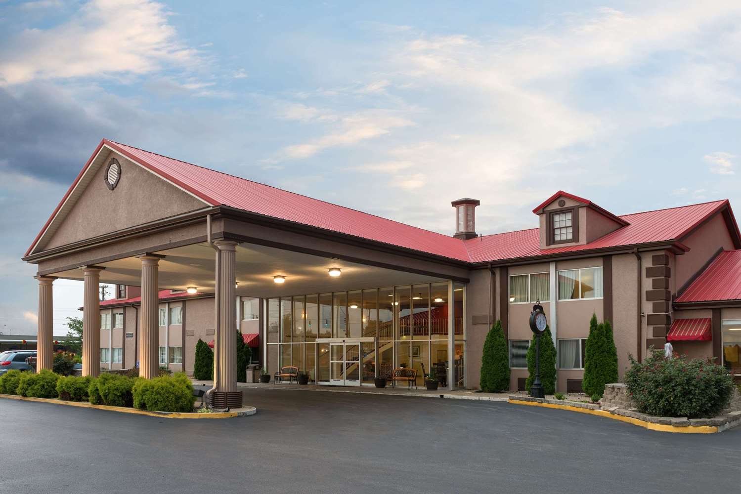 Hotel RAMADA BY WYNDHAM BOWLING GREEN