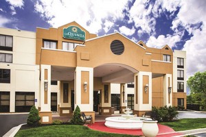 Hotel LA QUINTA INN & SUITES NEWARK - ELKTON