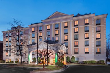 Hotel HOLIDAY INN & SUITES RALEIGH-CARY (I-40 @WALNUT ST)