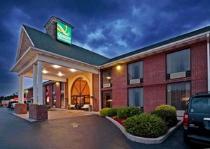Hotel QUALITY INN & SUITES