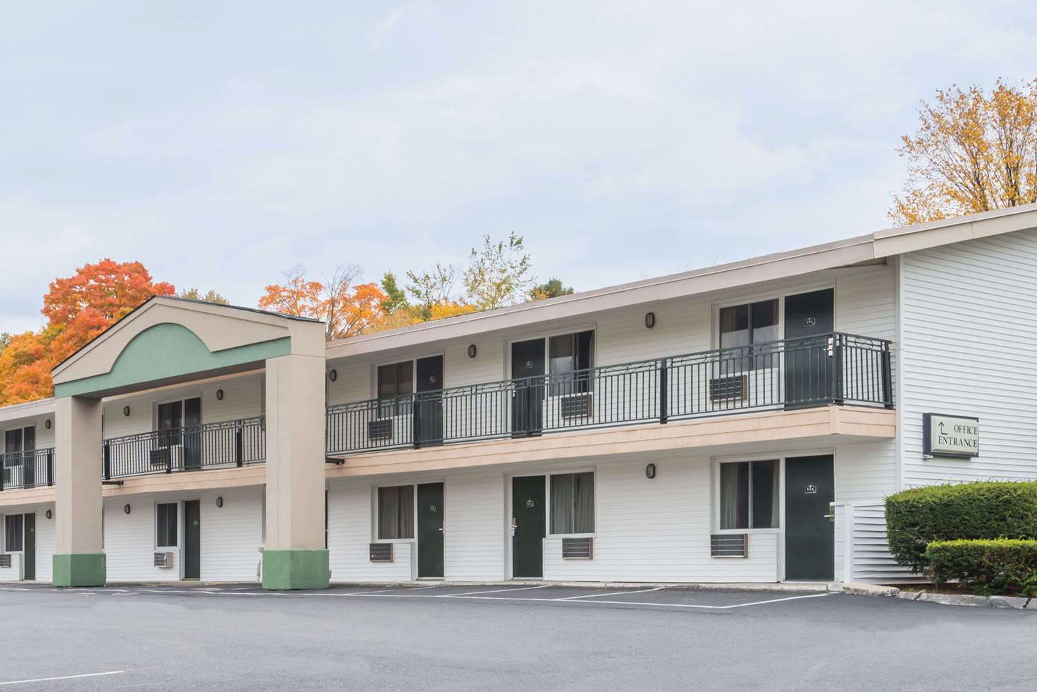 Hotel DAYS INN - LENOX MA