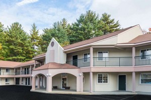 Hotel HOWARD JOHNSON EXPRESS INN - LENOX