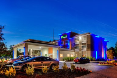 Hotel HOLIDAY INN EXPRESS NEWBERG - WINE COUNTRY