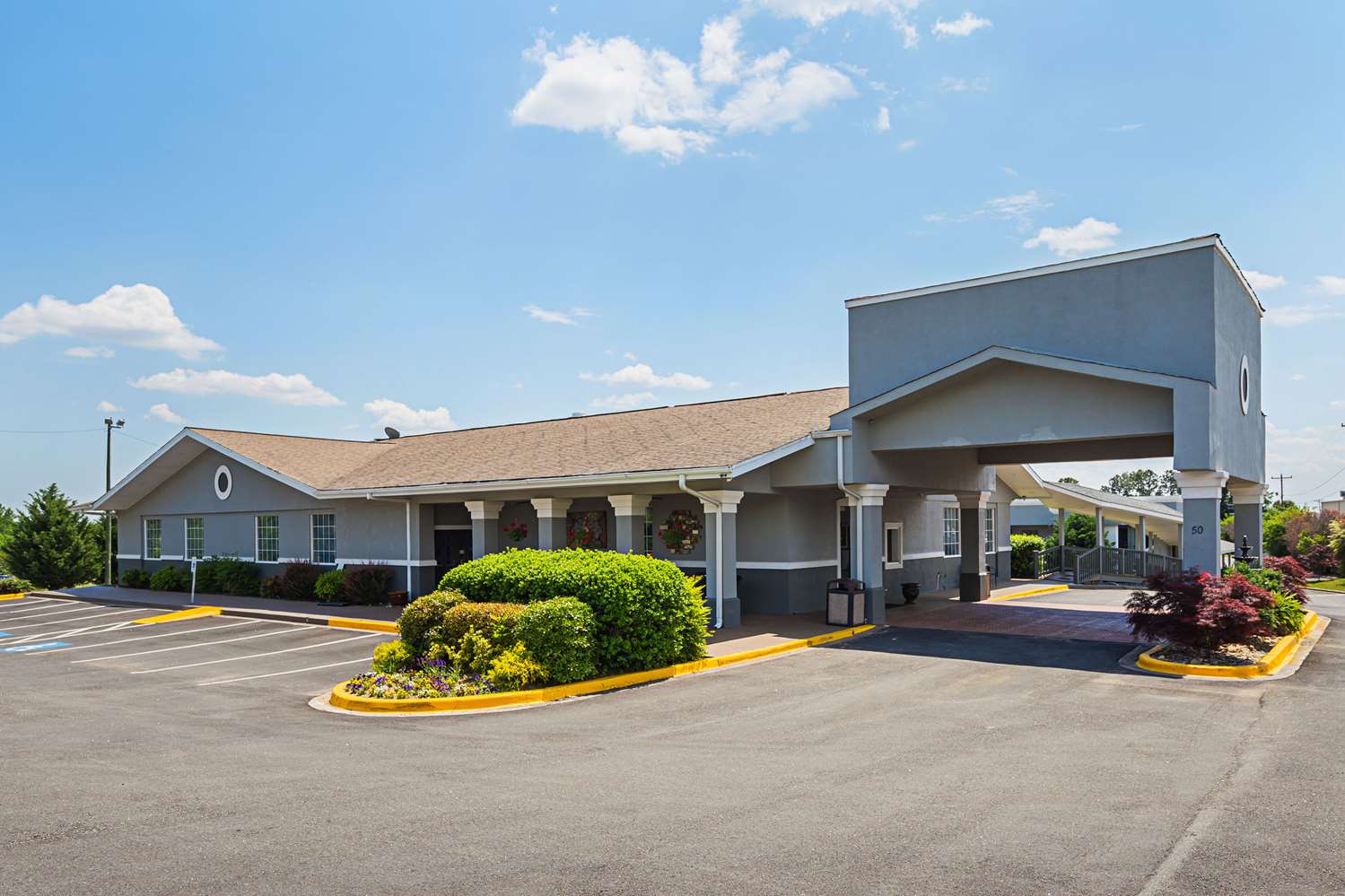 Hotel QUALITY INN & SUITES HAYWOOD MALL AREA