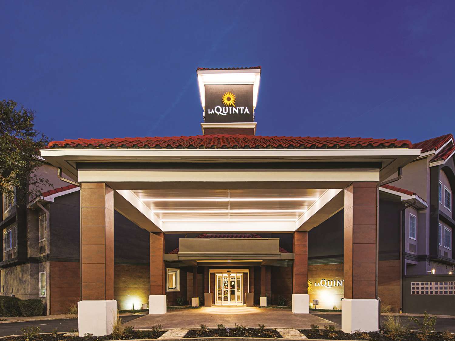 Hotel LA QUINTA INN & SUITES AUSTIN AT THE DOMAIN