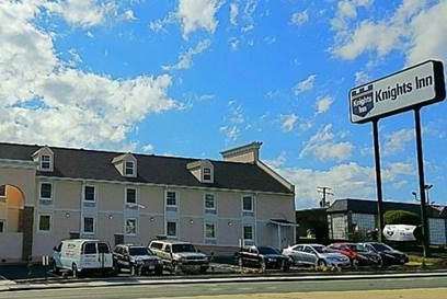 Hotel KNIGHTS INN & SUITES NEAR UNIVERSITY OF RICHMOND