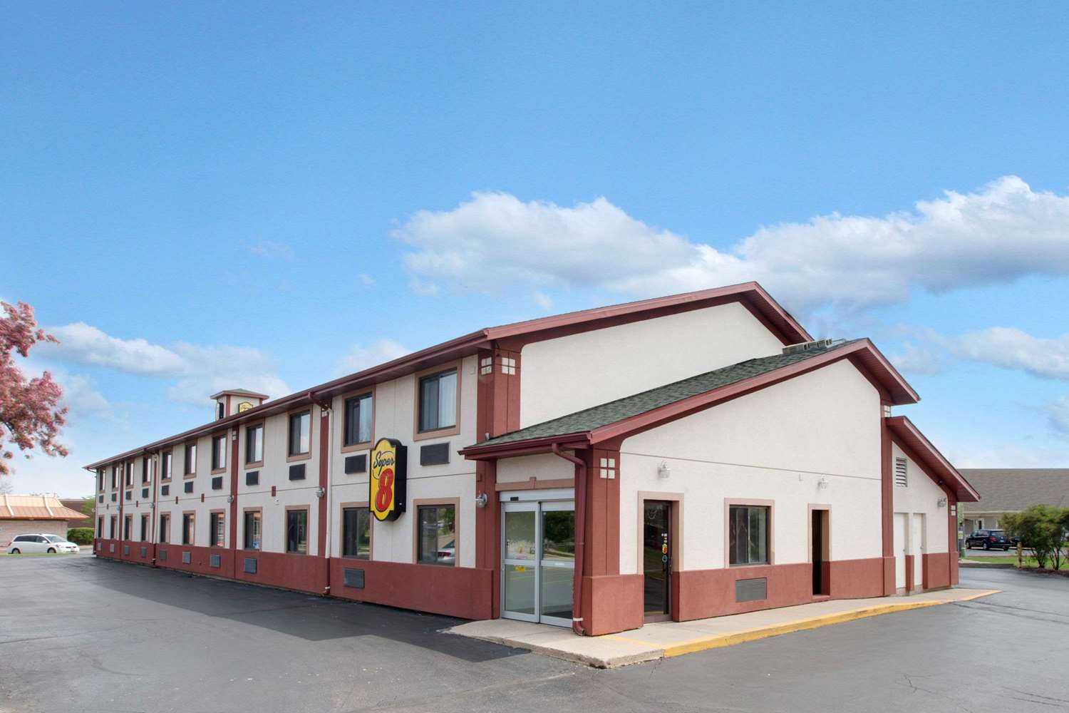 Hotel SUPER 8 BY WYNDHAM, CRYSTAL LAKE