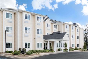 Hotel MICROTEL INN & SUITES BY WYNDHAM OZARK