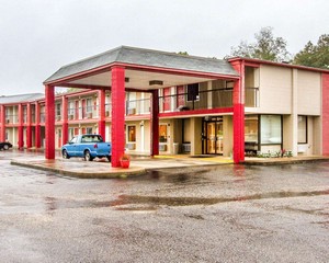 Hotel RODEWAY INN AND SUITES FORT RUCKER