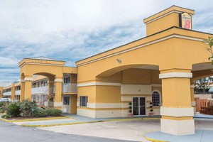 Hotel SUPER 8 BY WYNDHAM BATON ROUGE/I-10