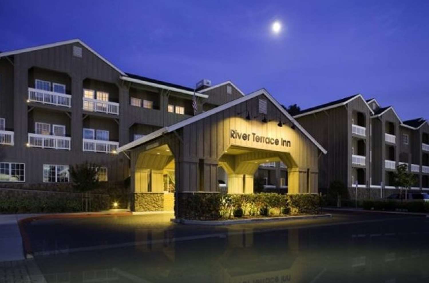 Hotel RIVER TERRACE INN, A NOBLE HOUSE HOTEL