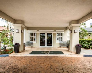 Hotel QUALITY INN & SUITES AIRPORT/CRUISE PORT SOUTH