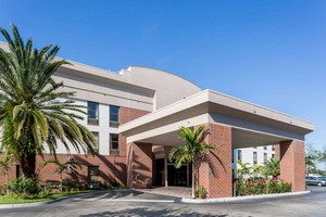 Hotel DAYS INN & SUITES FORT MYERS NEAR JETBLUE PARK
