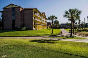 Hotel QUALITY INN & SUITES GOLF RESORT