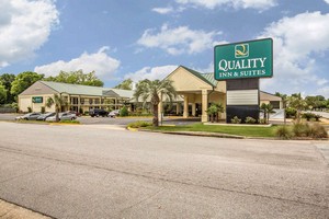 Hotel QUALITY INN & SUITES
