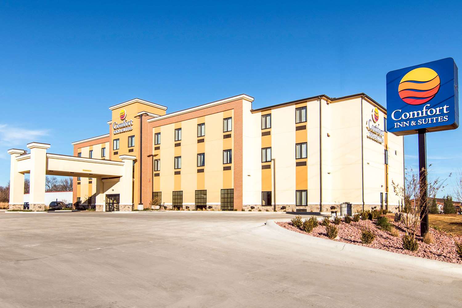Hotel COMFORT INN AND SUITES