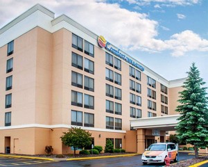 Hotel COMFORT INN & SUITES WATERTOWN - 1000 ISLANDS