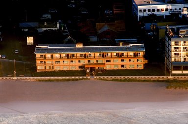 Hotel THE SEASHORE INN... ON THE BEACH