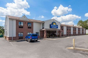 Hotel DAYS INN & SUITES BY WYNDHAM CAMBRIDGE