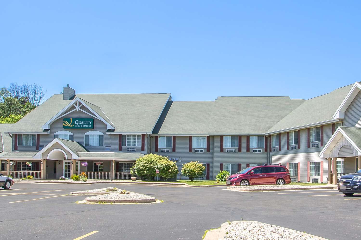 Hotel QUALITY INN & SUITES EAST TROY