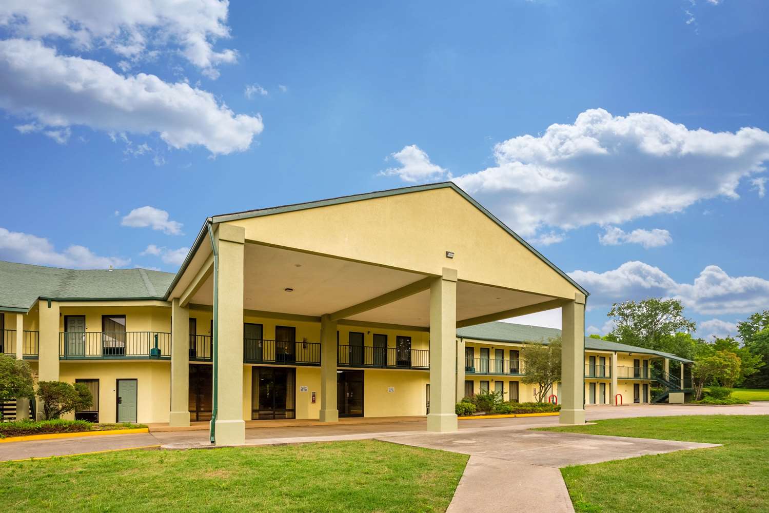 Hotel QUALITY INN & CONFERENCE CENTER