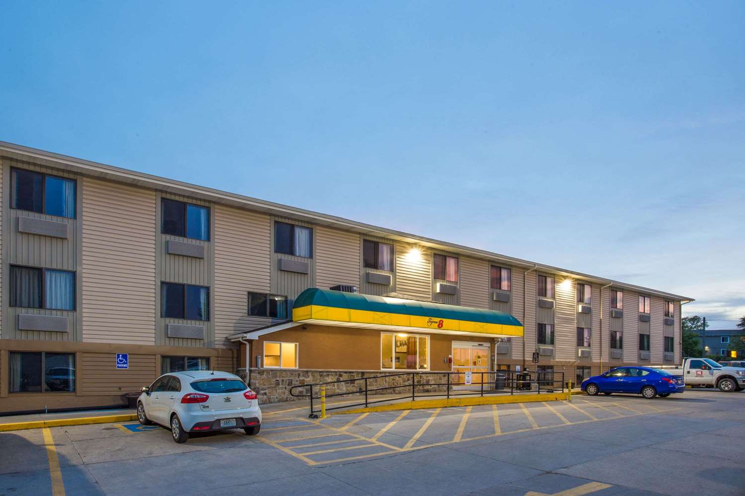 Hotel SUPER 8 IOWA CITY/CORALVILLE