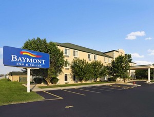 Hotel BAYMONT INN & SUITES DEKALB